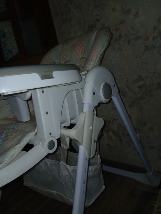 Стільчик для годування