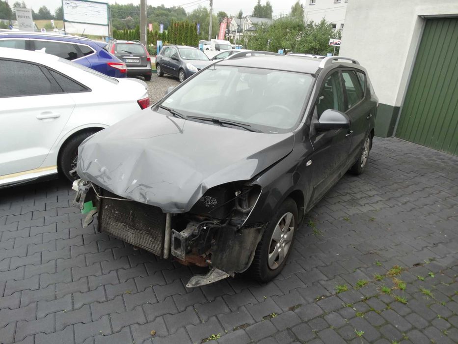 Kia Ceed 1.6 benzyna kombi uszkodzona