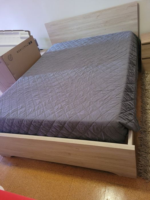 Vendo cama e mesas de cabeceira