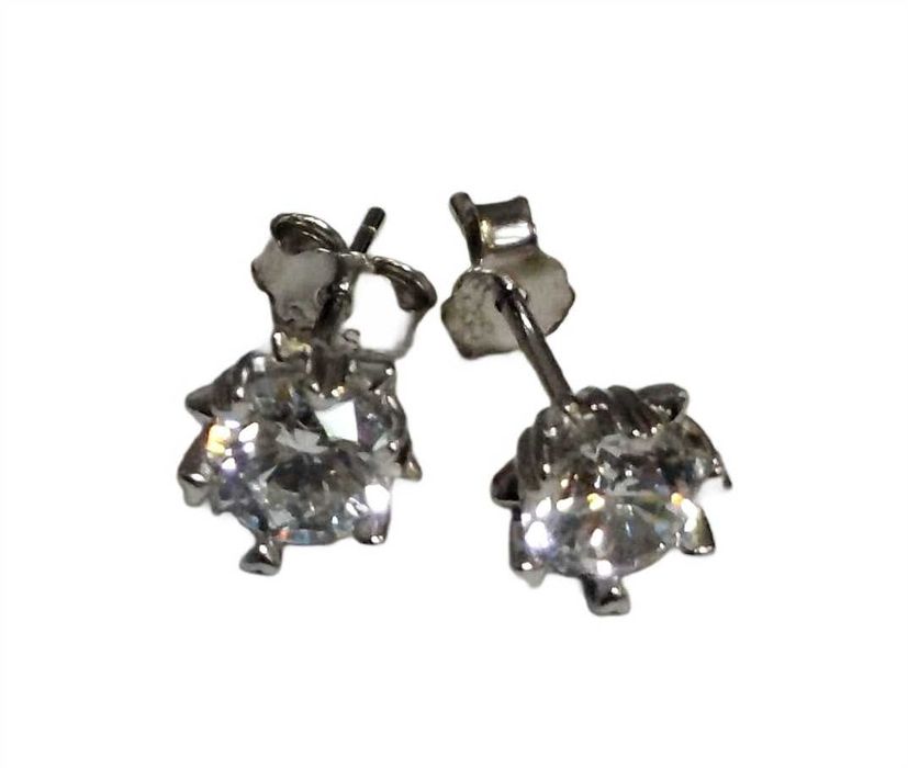 klasyczne sztyfty z okrągłymi cyrkoniami Próba b925 Waga 1,23g
