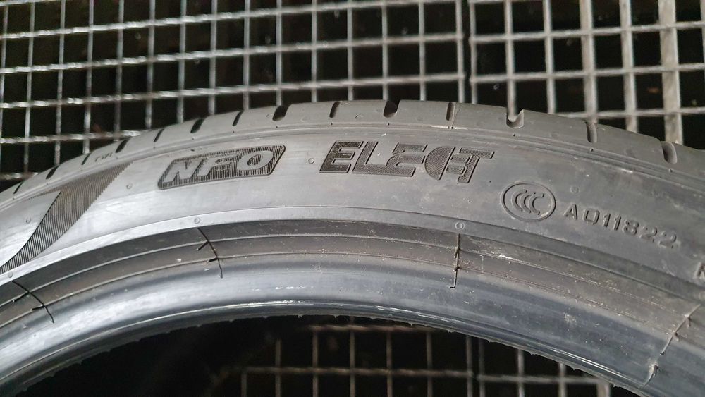 PIRELLI P ZERO TM  305/30R21  Ele=T.