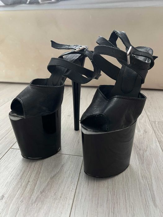 Босоніжки, стріпи