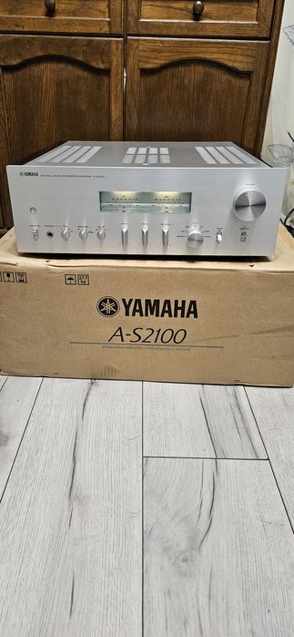 Yamaha AS-2100 stereo