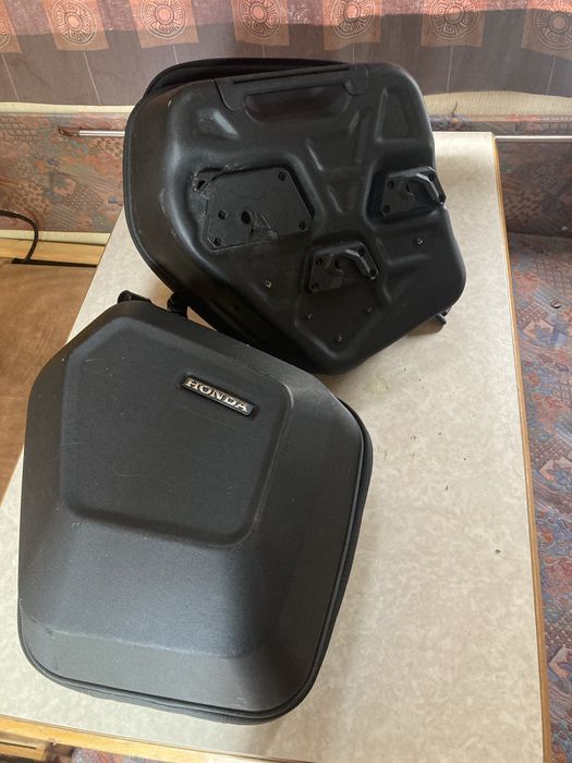 Mala Lateral Honda Hornet Original – Rígida e Como Nova