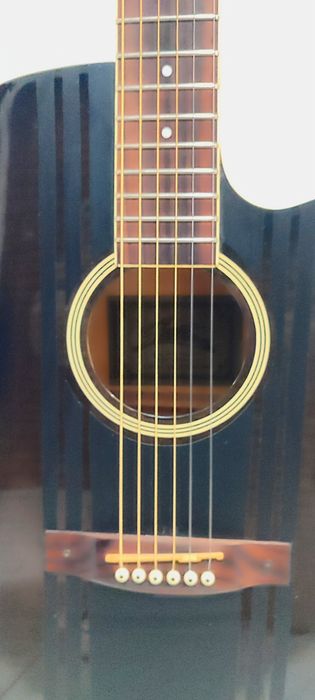 Guitarra eléctro acústica