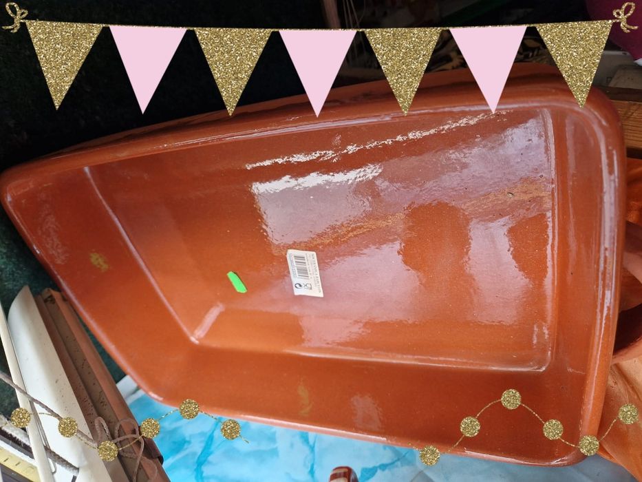 Taças e canecas de barro