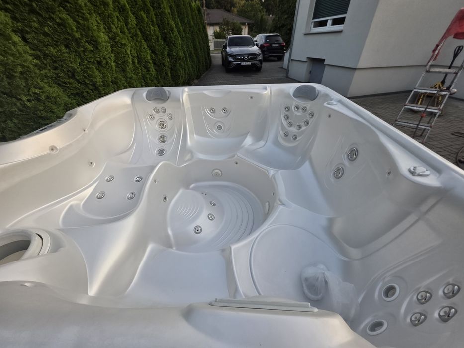 JACUZZI Hotspring 6-7 osób