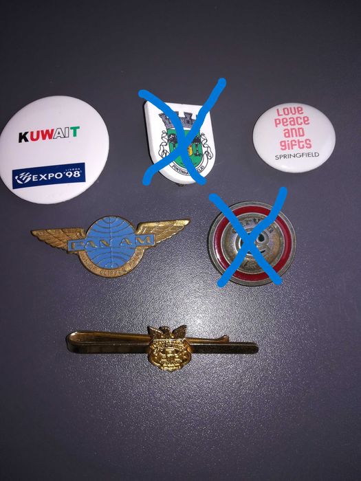 Pins e crachas muito antigos