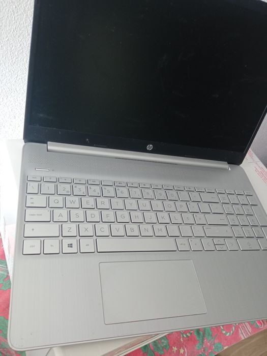 HP LAPTOP 15s-eq1xxx