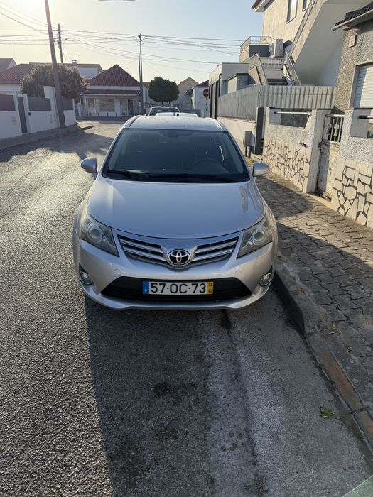 Carro Toyota Avensis