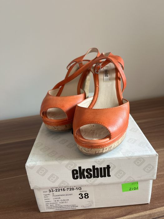 Sandałki na koturnie