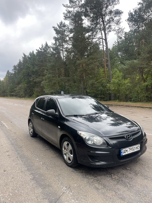 Хюндай і 30 автомобіль