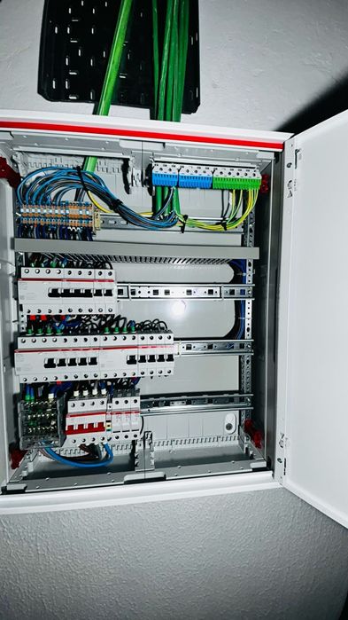 Eletricista de Manutenção Residencial e Industrial