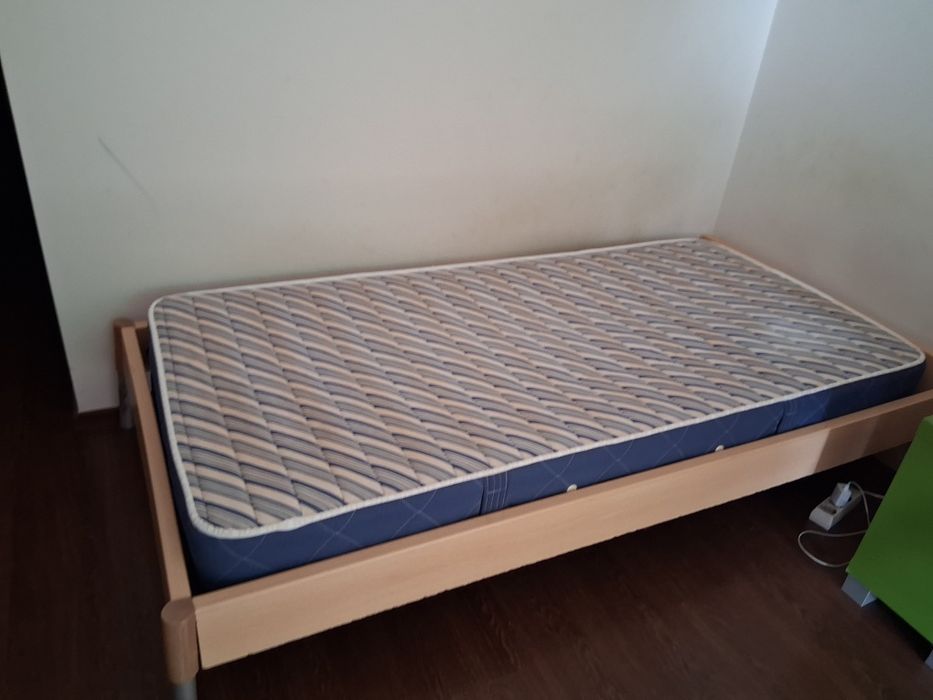 Cama de solteiro com colchão e baú para arrumação