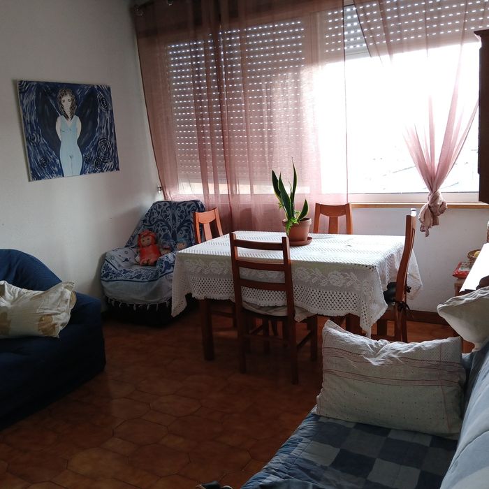 Alugo quarto perto do Marquês, no Porto