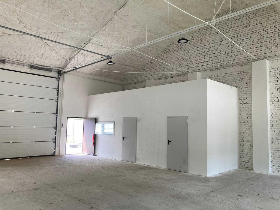 Hala 560m2 na działce 1776m2 na sprzedaż / wynajem