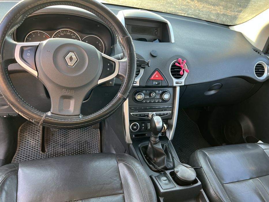 Машина Renault Koleos