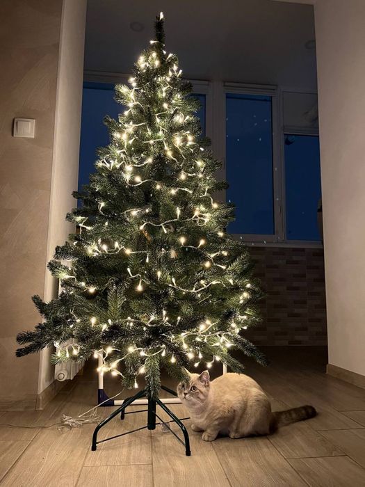 Ялинка штучна лита