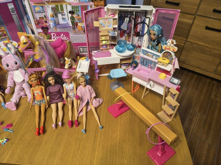 Barbie - kilka różnych zestawów w jednej paczce