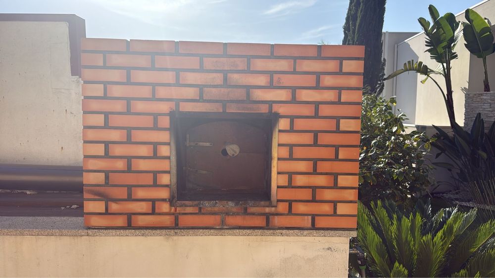 Forno a Lenha usado poucas vezes