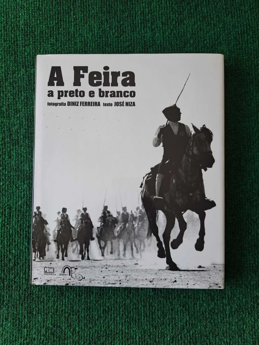 A Feira a preto e branco - Fotografia Diniz Ferreira Texto José Niza