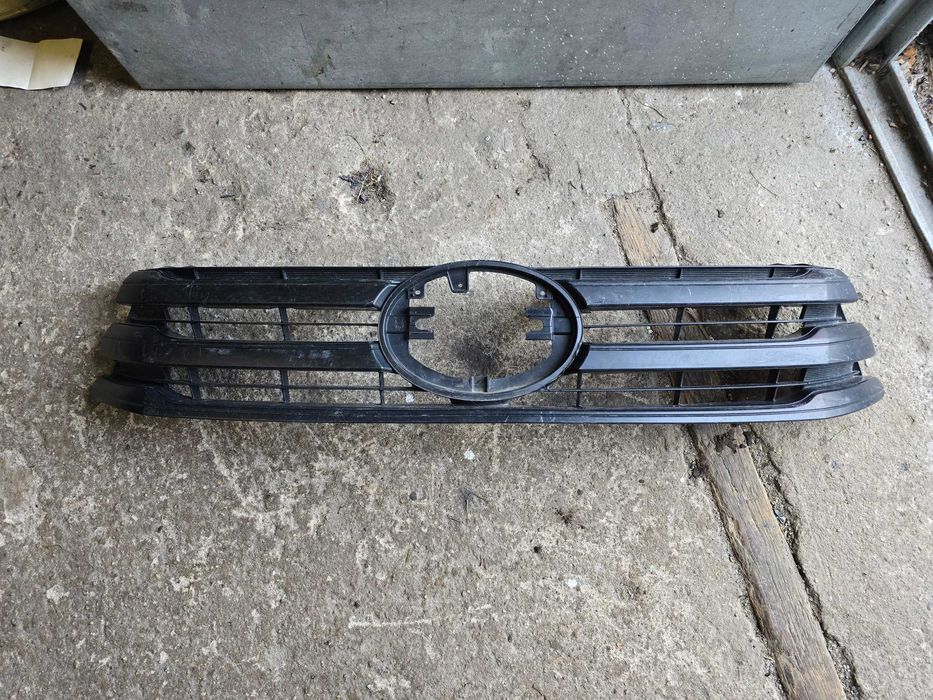 grill Toyota Hilux VIII 8 2015-