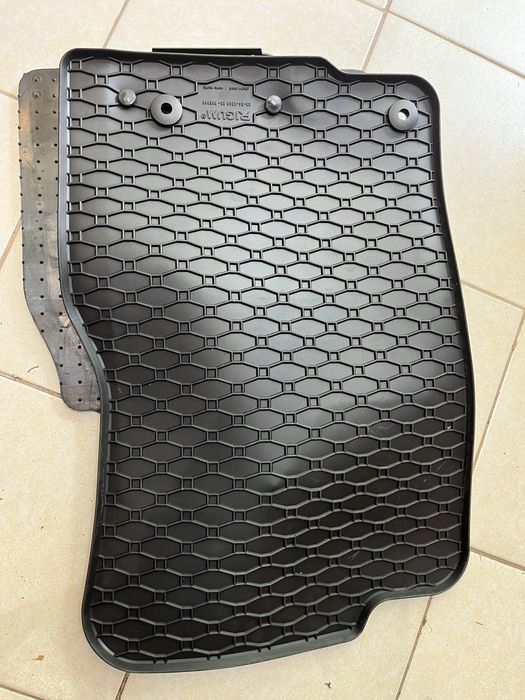 Dywaniki gumowe mazda xc 60
