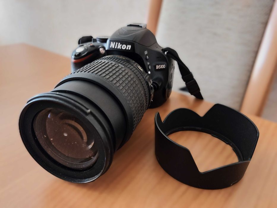 Nikon D5100 z 18-105mm + akcesoria