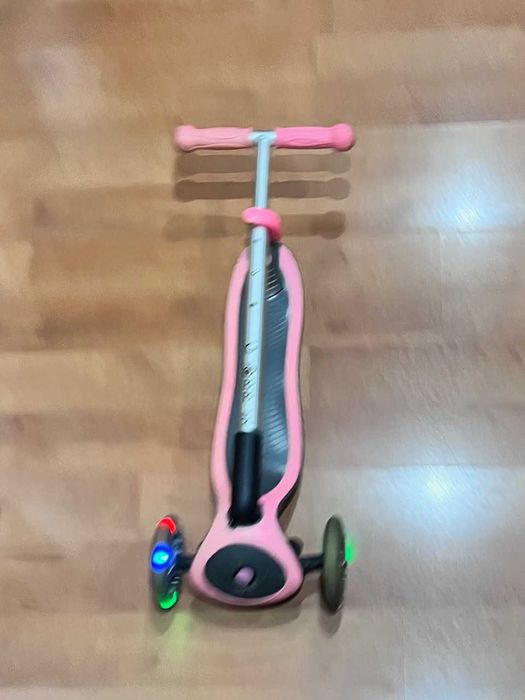 Trotinetes Globber 3 Rodas - Luzes LED - Bom estado (1: 25€; 2: 40€)