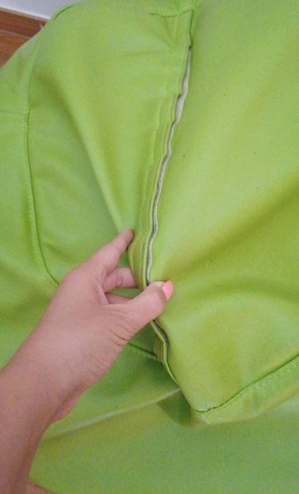 Puff pêra em pele verde