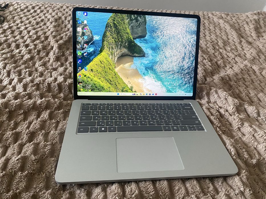 Microsoft Surface Laptop Studio (i7 / 16GB / RTX 3050 Ti / 512GB) + Surface Slim Pen 2