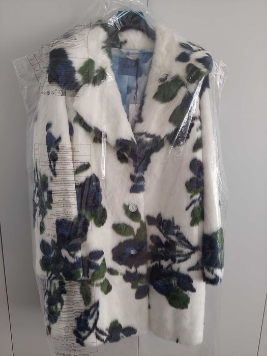 Guess futro
Płaszcz zimowy