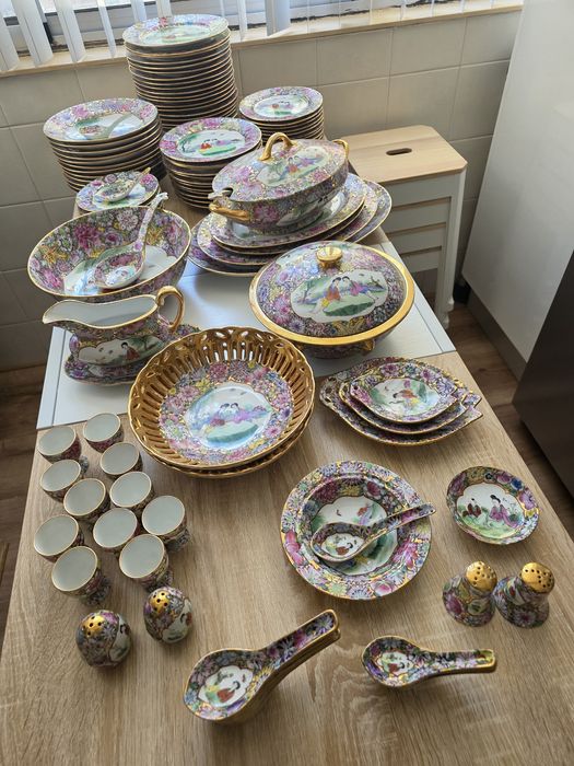 Magnífico Serviço Jantar Porcelana de Macau 1963 (Selo Qianlong) – 109 Peças