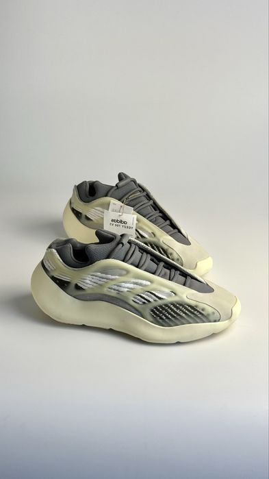 Кросівки ОРИГІНАЛ Adidas Yezzy Boost 700 V3 нові