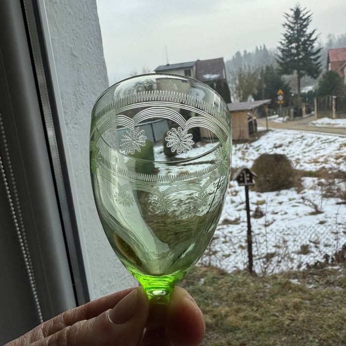 Kieliszek Uranowy Pantograf Secesja Bohemia Szkło