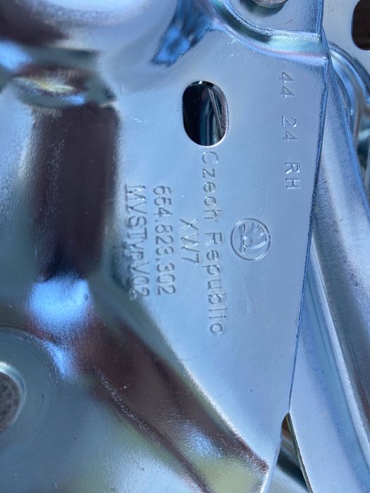 Zawias maski skoda scala