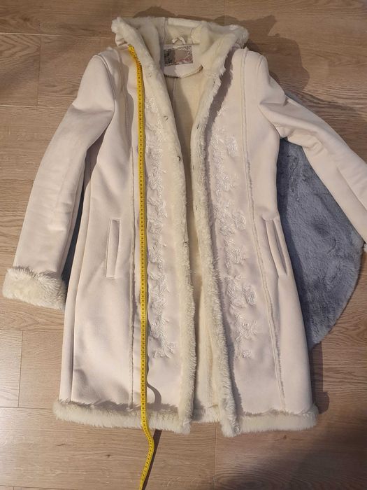 Płaszcz długi na kożuszku z kapturem rozm S/36 #ecru # stan IDEALNY