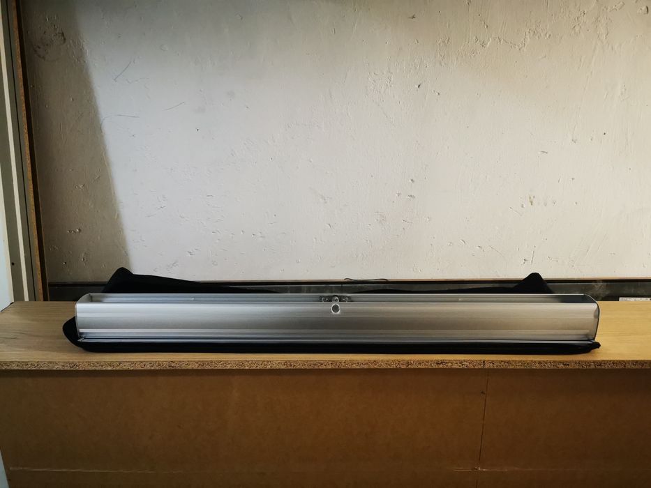 Baner roll up na statywie 90 cm szerokości