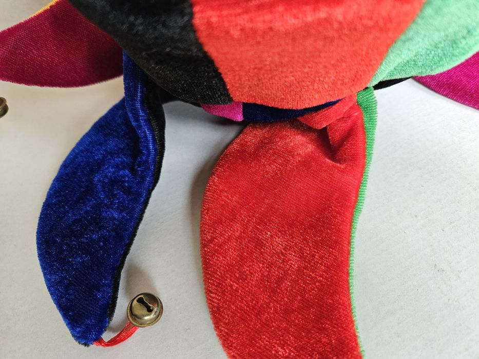 Chapéu Fantasia Multicores Adulto 6 bicos e guizos