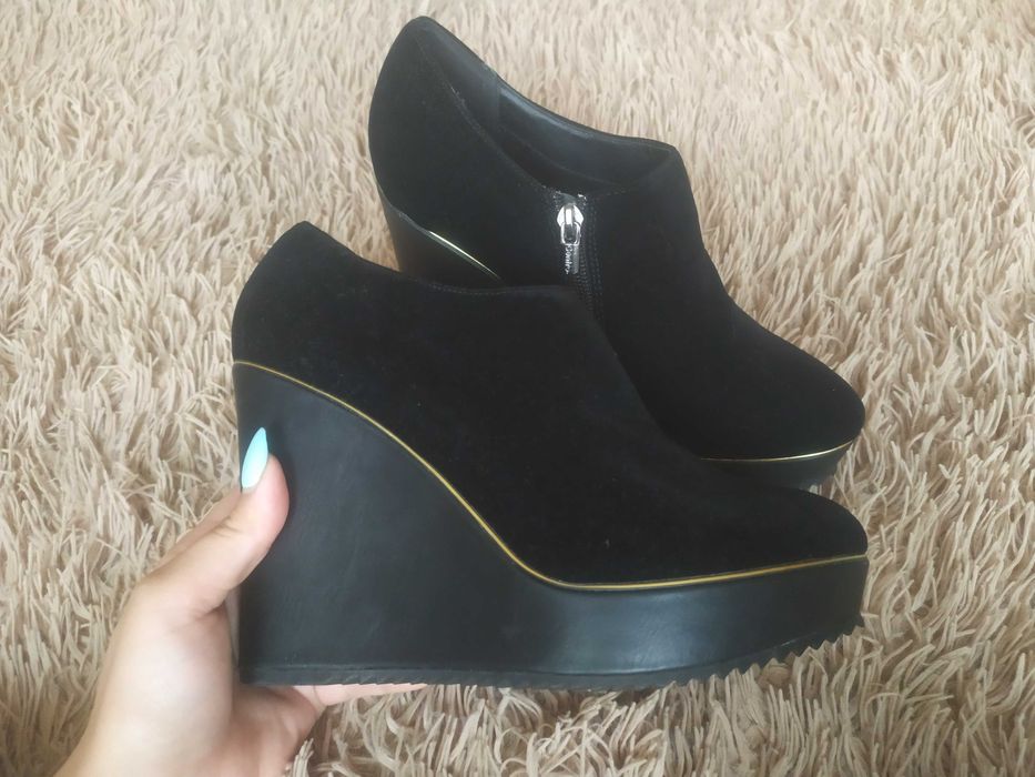Ботильоны на платформе.