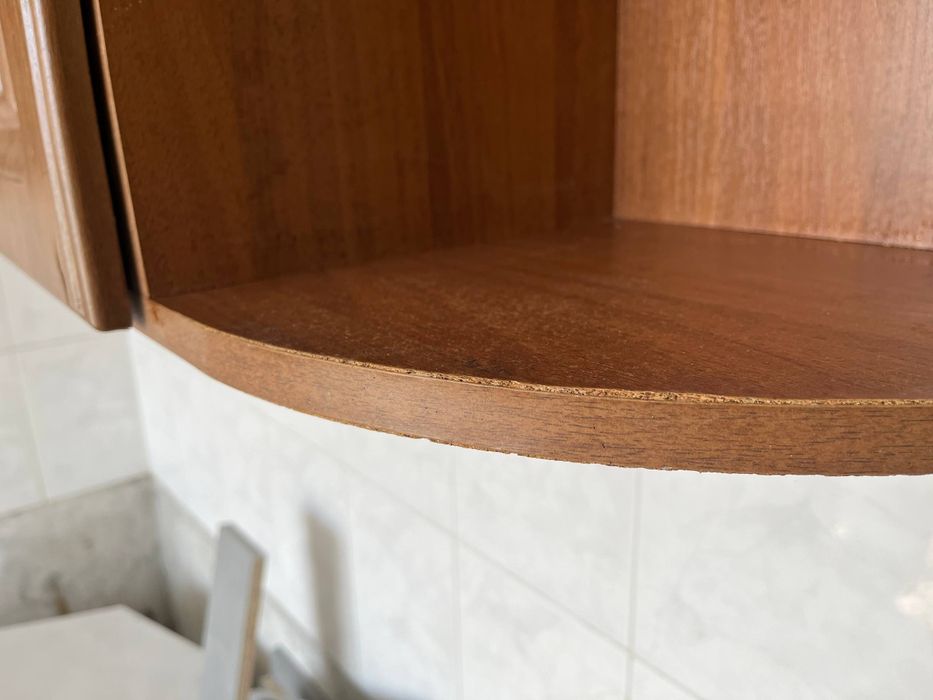 Кухонні меблі навесні шафи