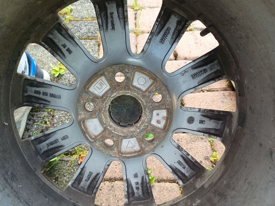 Felgi aluminiowe 16 " VW Passat z oponami