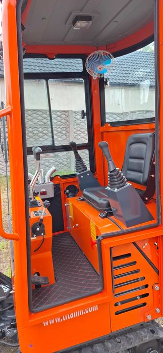 NOWA minikoparka TITAN TL 10 E TITAN Heavy Industries LTD. od RĘKI