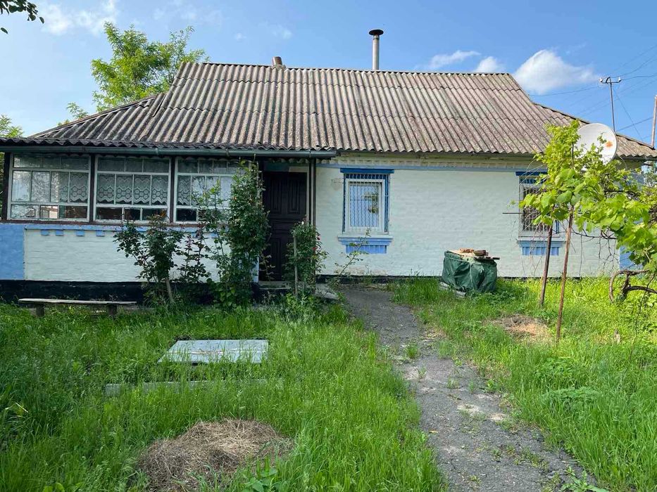 Продаж будиночку поряд річкою в селі Гайворон, Володарського району.