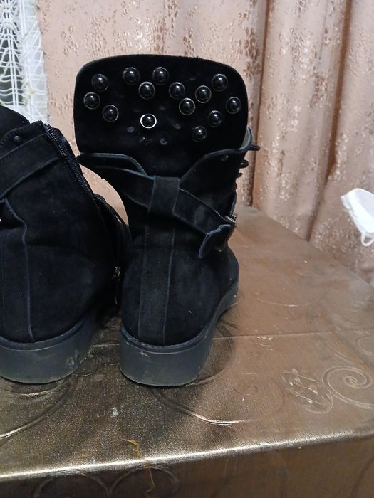 Продам взуття 37розмір