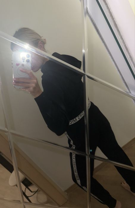 Спортивний комтюм МК,розвантаження гардеробноі