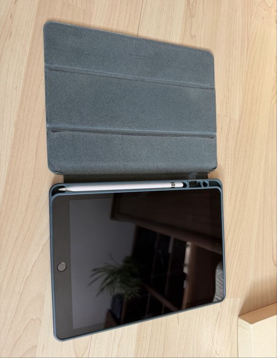 Etui spigen iPad 7/8/9 generacji