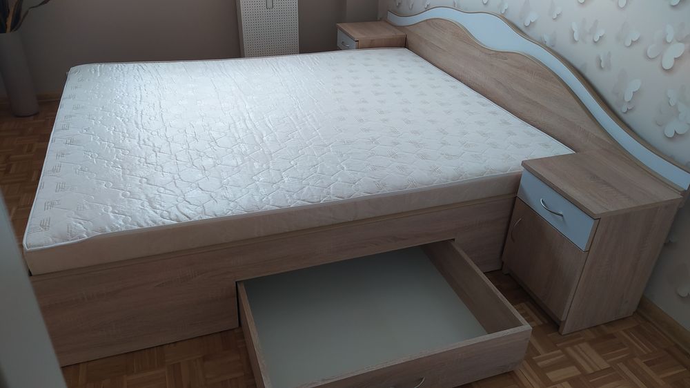 Łóżko +stoliki nocne (nowe)