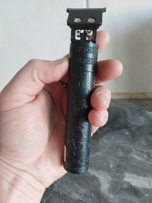 Mały trimmer do brody ta włosów