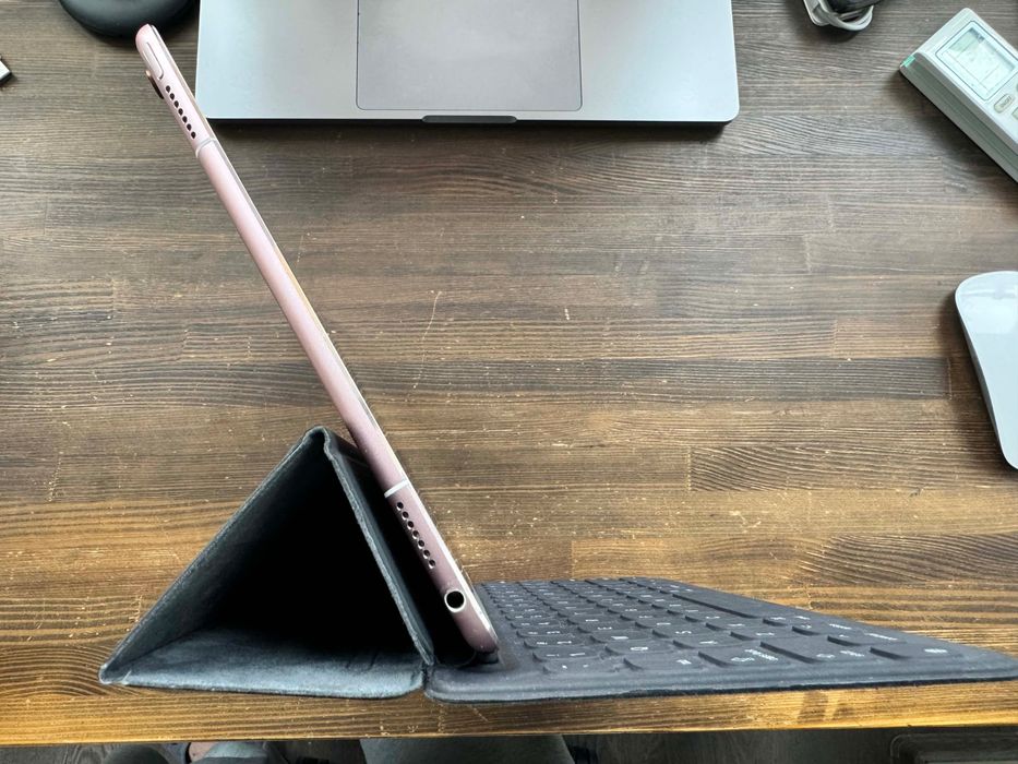 Клавіатура Apple Smart Keyboard iPad 10.2 / Air 3 / Pro 10.5 MX3L2